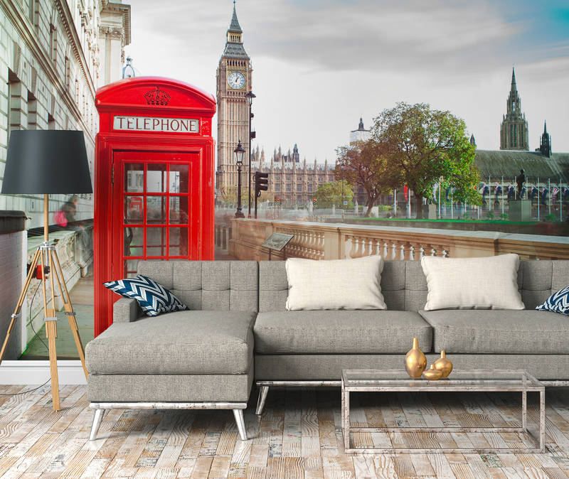             Rote Telefonzelle in London – Rot, Braun, Grün
        