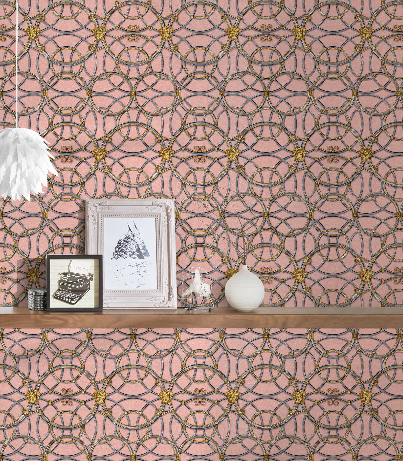            VERSACE Home Tapete Kreismuster und Medusa – Silber, Gold, Rosa
        