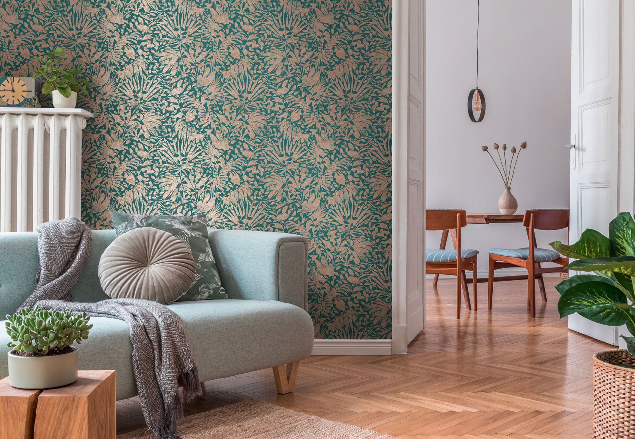 Petroltapete-mit-goldenem-Blumenmuster-AS388311