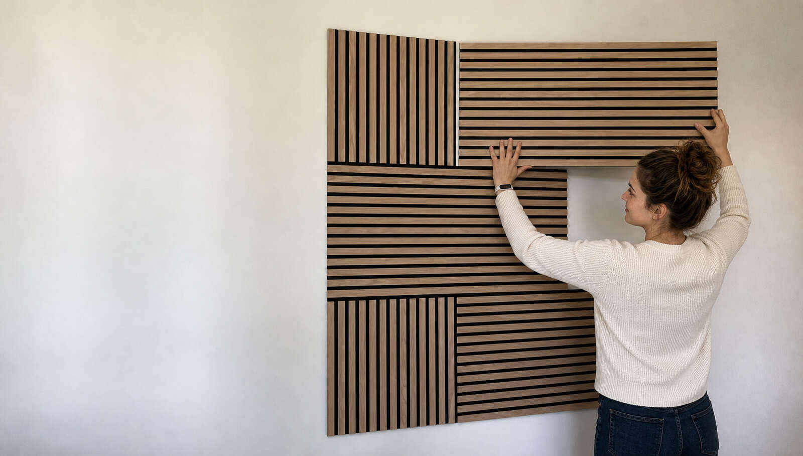 Wandboard, Holzplatte, Lattenglied-Wand, Dekorplatte, Person installiert