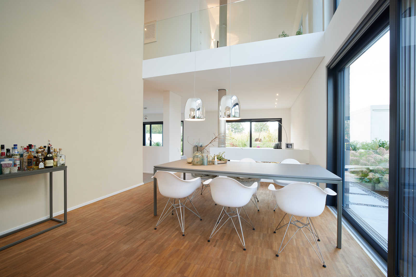             Vliestapete Beige mit Leinenstruktur, einfarbig & meliert
        