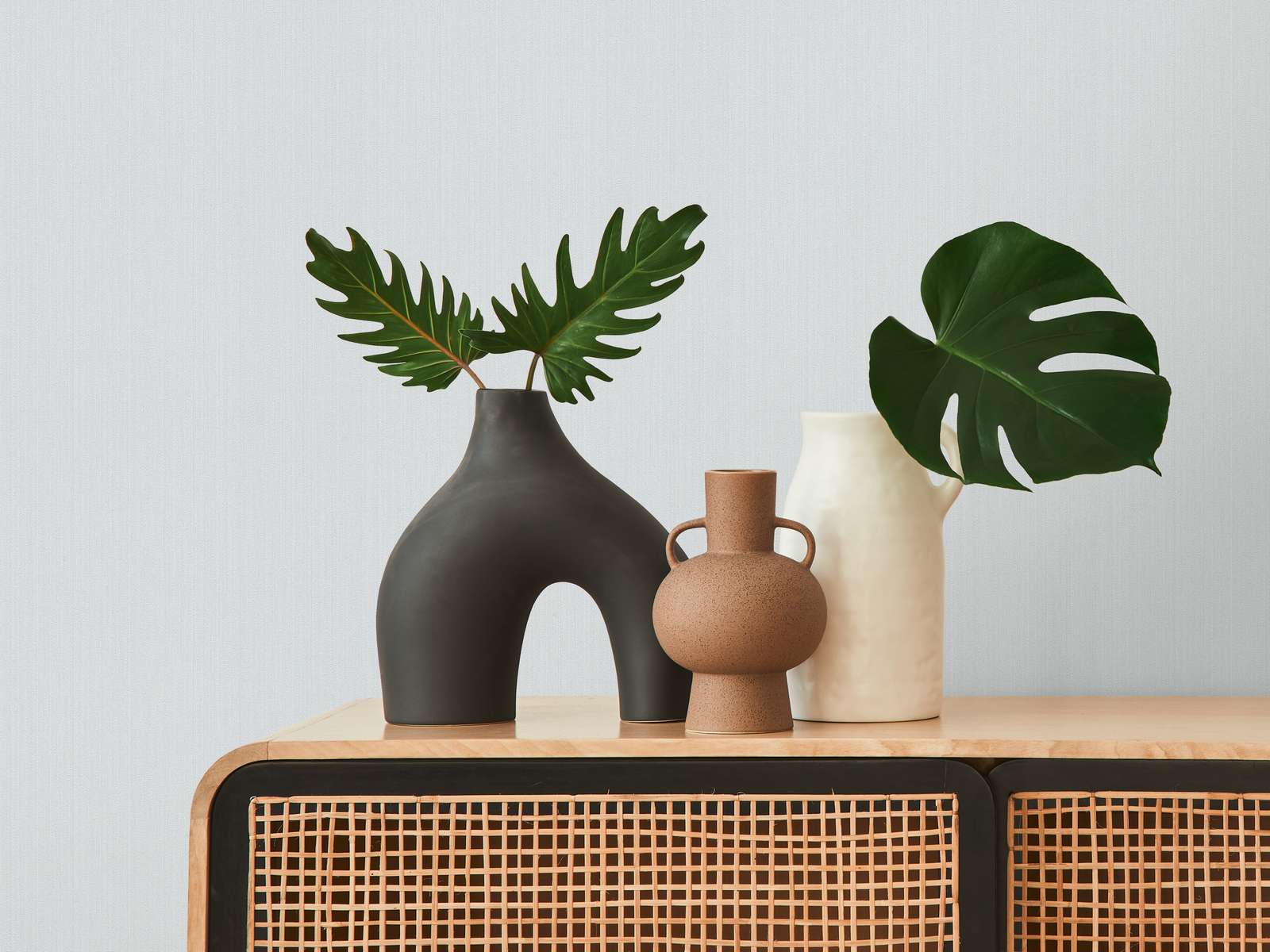             Tapete Graublau hell, seidenmatt mit Struktureffekt
        