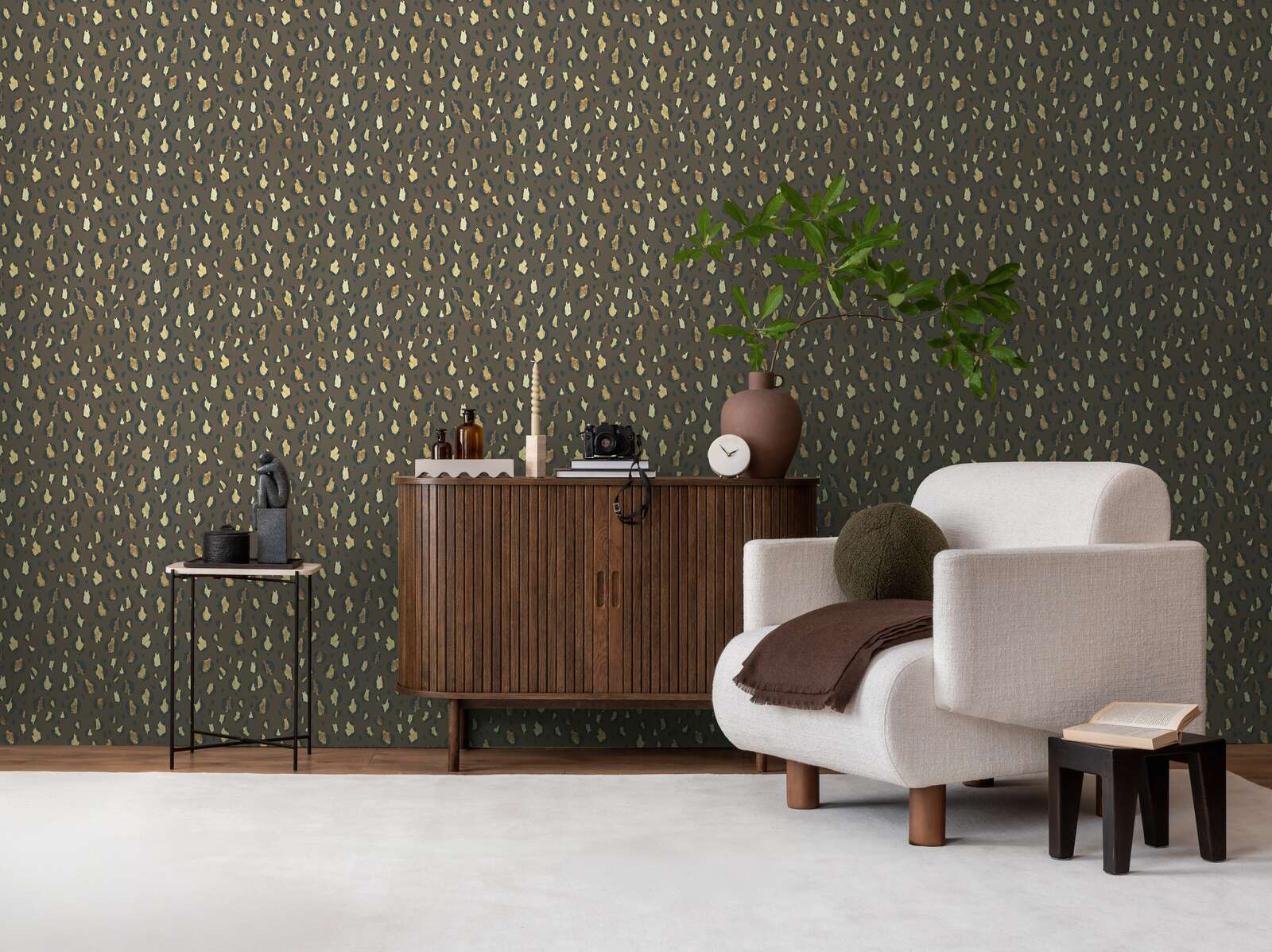             Dunkle Vliestapete mit markantem Leopardenmotiv, einfach strukturiert – Braun, Beige
        