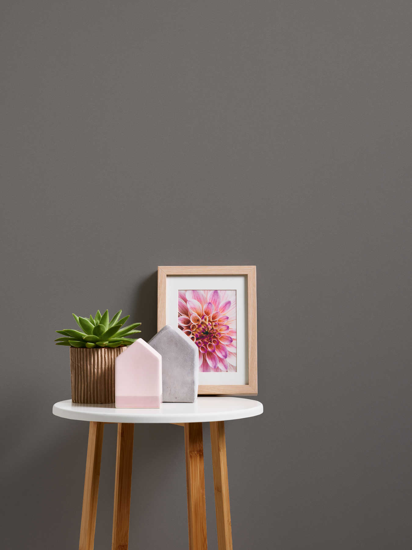             Tapete neutrales uni, seidenmatter Glanz – Anthrazit
        