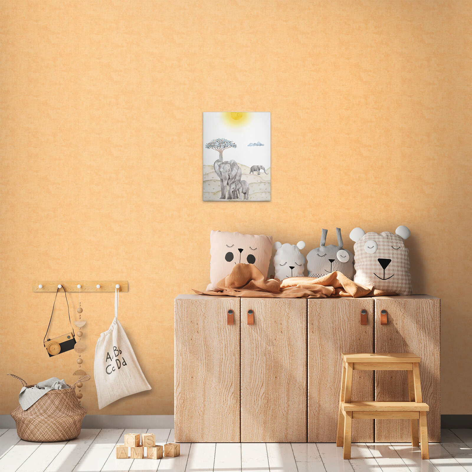             Leinwandbild Elefantenfamilie in der Savanne - Sanftes Naturmotiv für Kinderzimmerdekoration – 30 x 40 cm - Beige, Blau
        