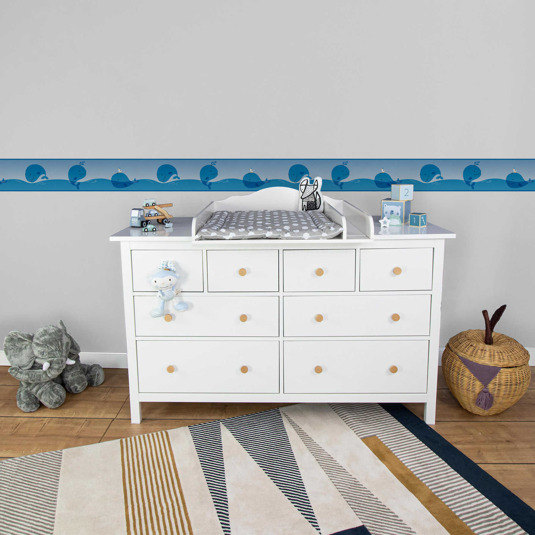             Happy Whale Friends" Kinderkamer Border voor Jongens - Blauw, Wit
        