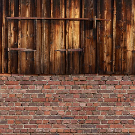 Holzfassade, Holzplanken, Fensterladen, Mauerwerk, Rost