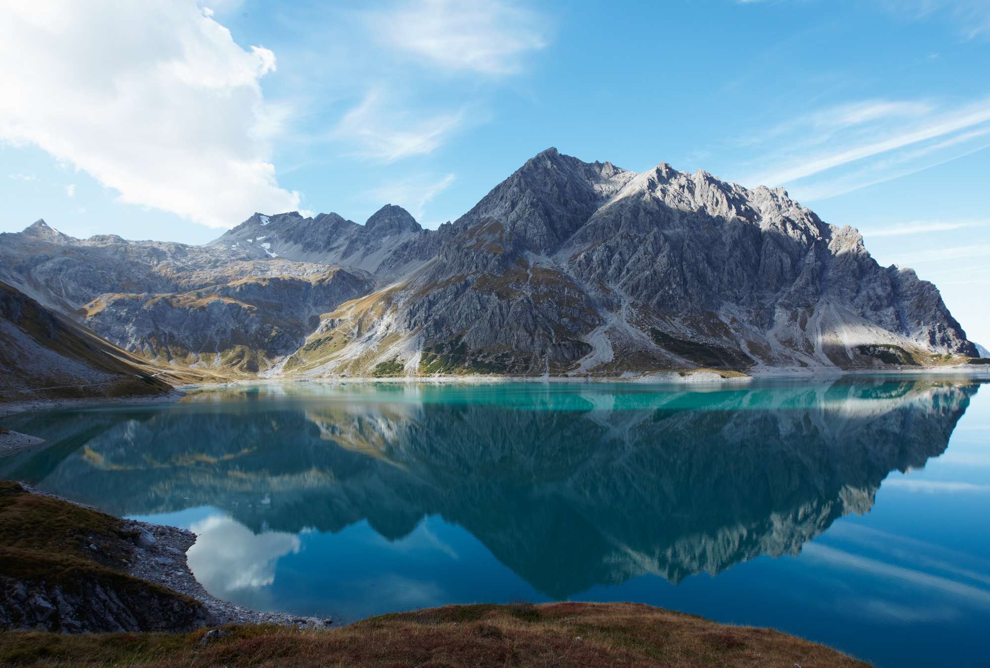             Bergsee klar – Fototapete Natur Panorama Bergsee Idylle
        