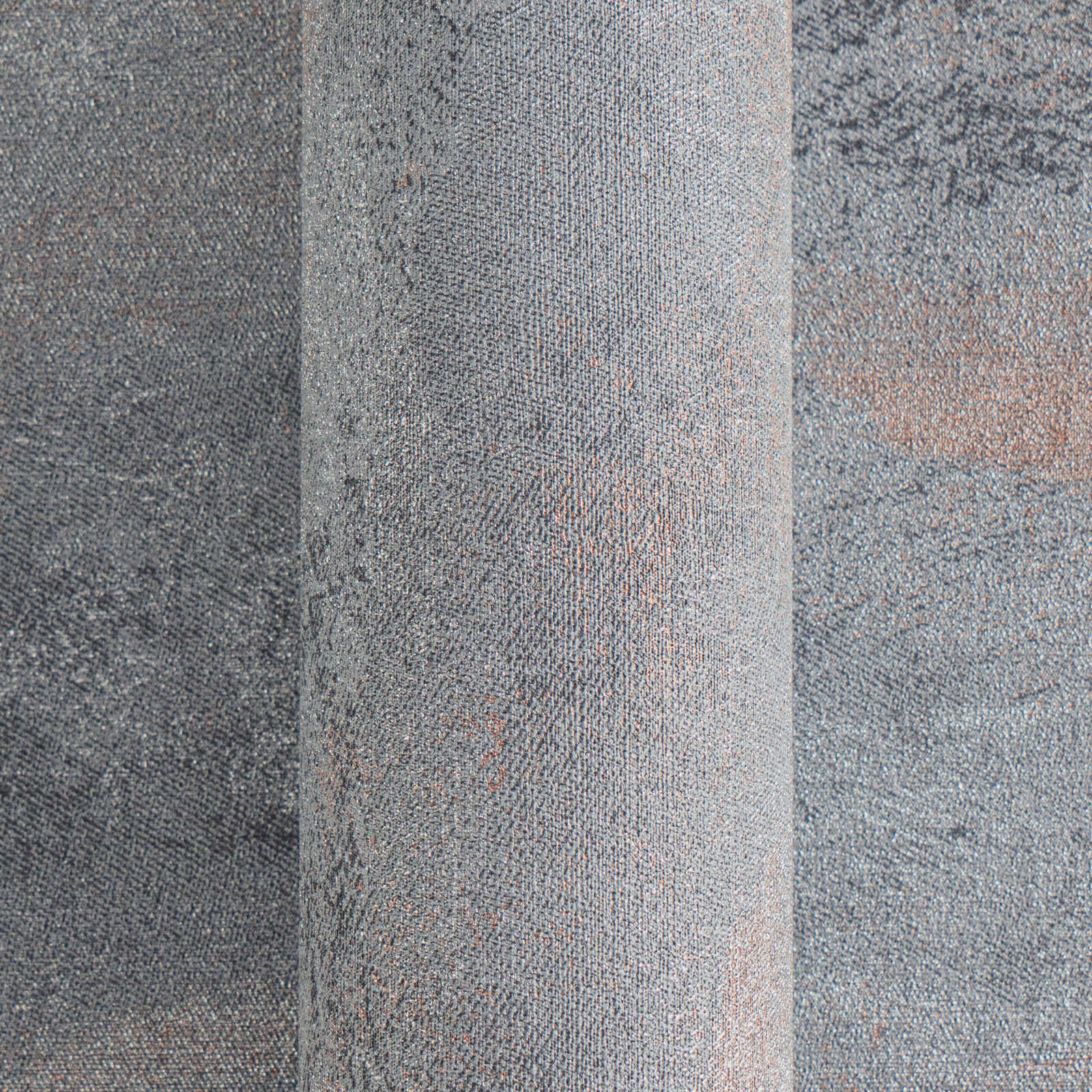             Gläzende und fein strukturierte Vliestapete mit dezentem Wellenmuster – Schwarz, Grau, Metallic
        