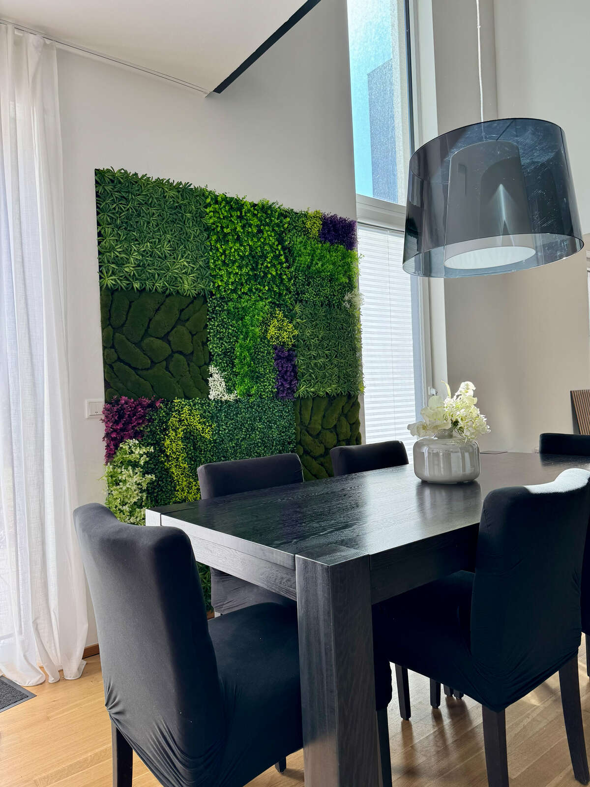 esszimmer, tisch, stühle, stuhlbezug, grünpflanzenwand