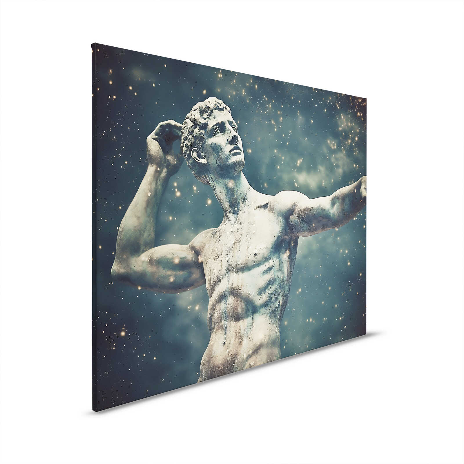         Canvas foto Hemelse held - Standbeeld in de sterrenhemel - 50 x 40 cm - Blauw, Grijs
    