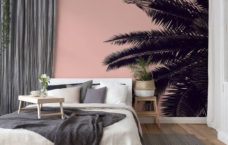 Schlafzimmer, Wandbemalung, Palmenmuster, pinkfarbige Wand, Pflanzenständer