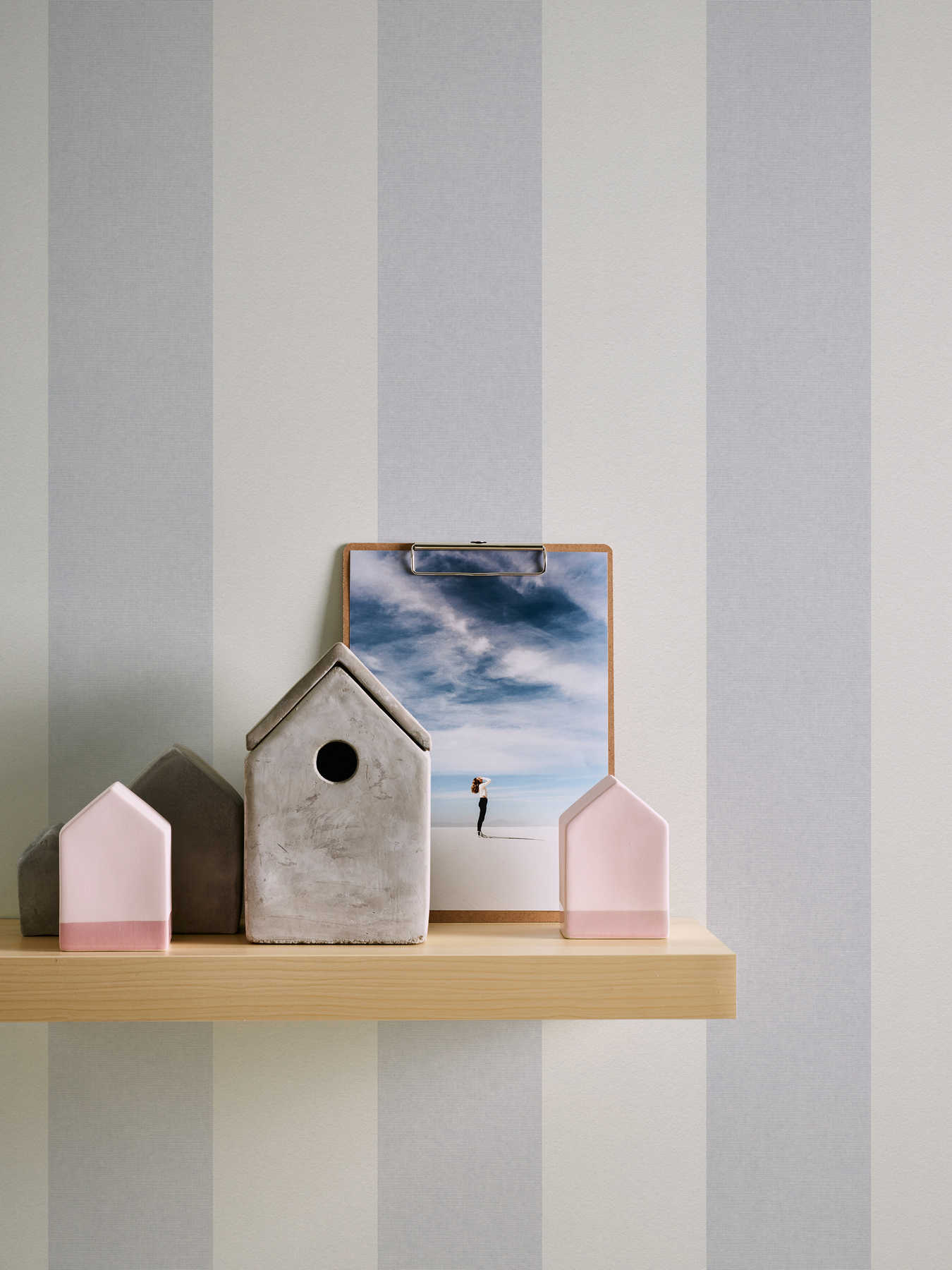             Überstreichbare Streifentapete mit 3D-Optik – Weiß
        