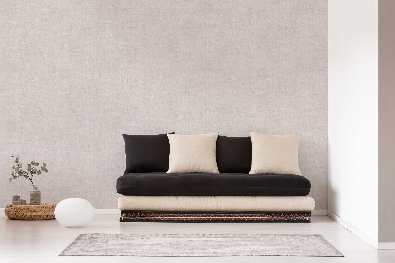             Vliestapete Beige mit Textiloptik & Strukturdesign
        