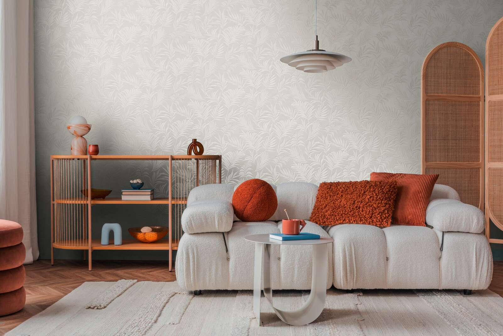 Sofa, Wohnzimmer, orangefarbene Kissen, cremepolster, Holztrennwand