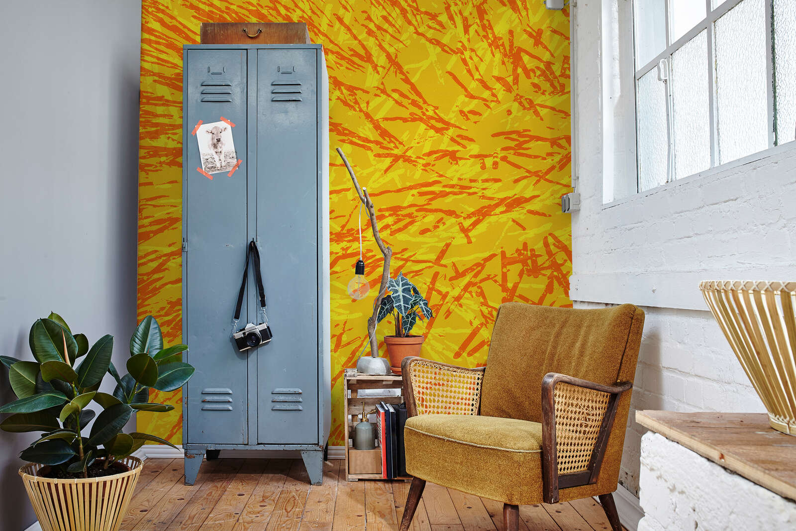             Fototapete 'Goldene Strahlkraft' – Dynamisches Muster für kreative Räume, glatte Oberfläche – Gelb, Orange
        