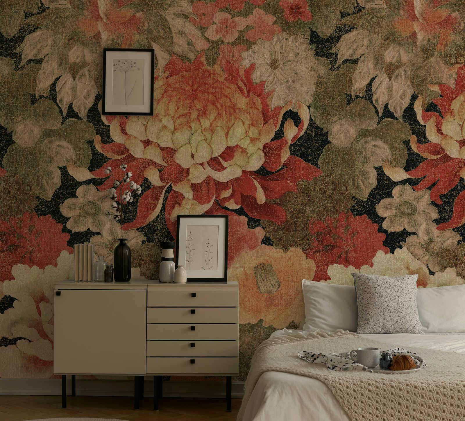         Papier peint intissé à grands motifs floraux - beige, rouge, vert
    