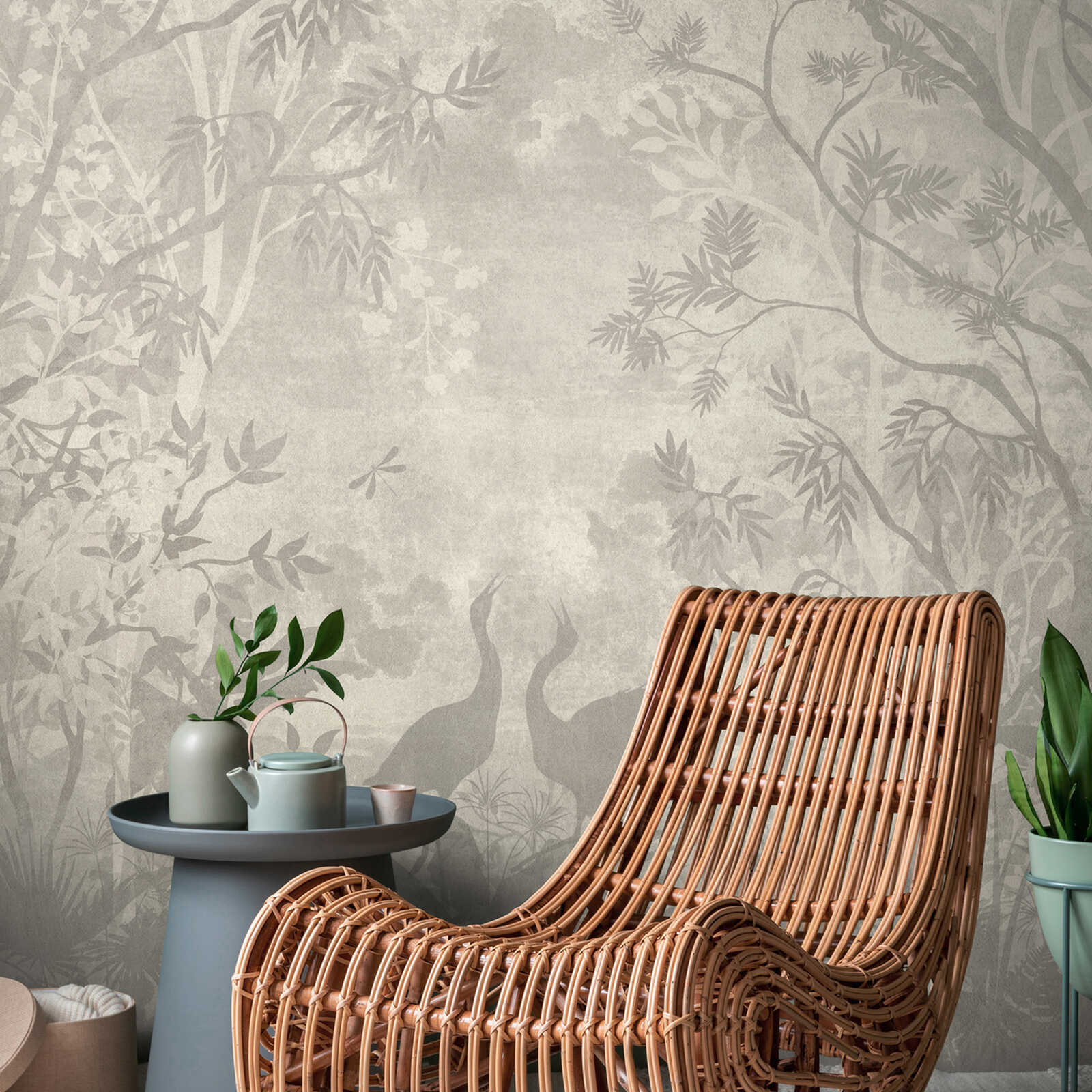         Fototapete mit mystischem Waldmotiv mit Bäumen und Tieren als Vliestapete – Beige, Grau, Creme
    