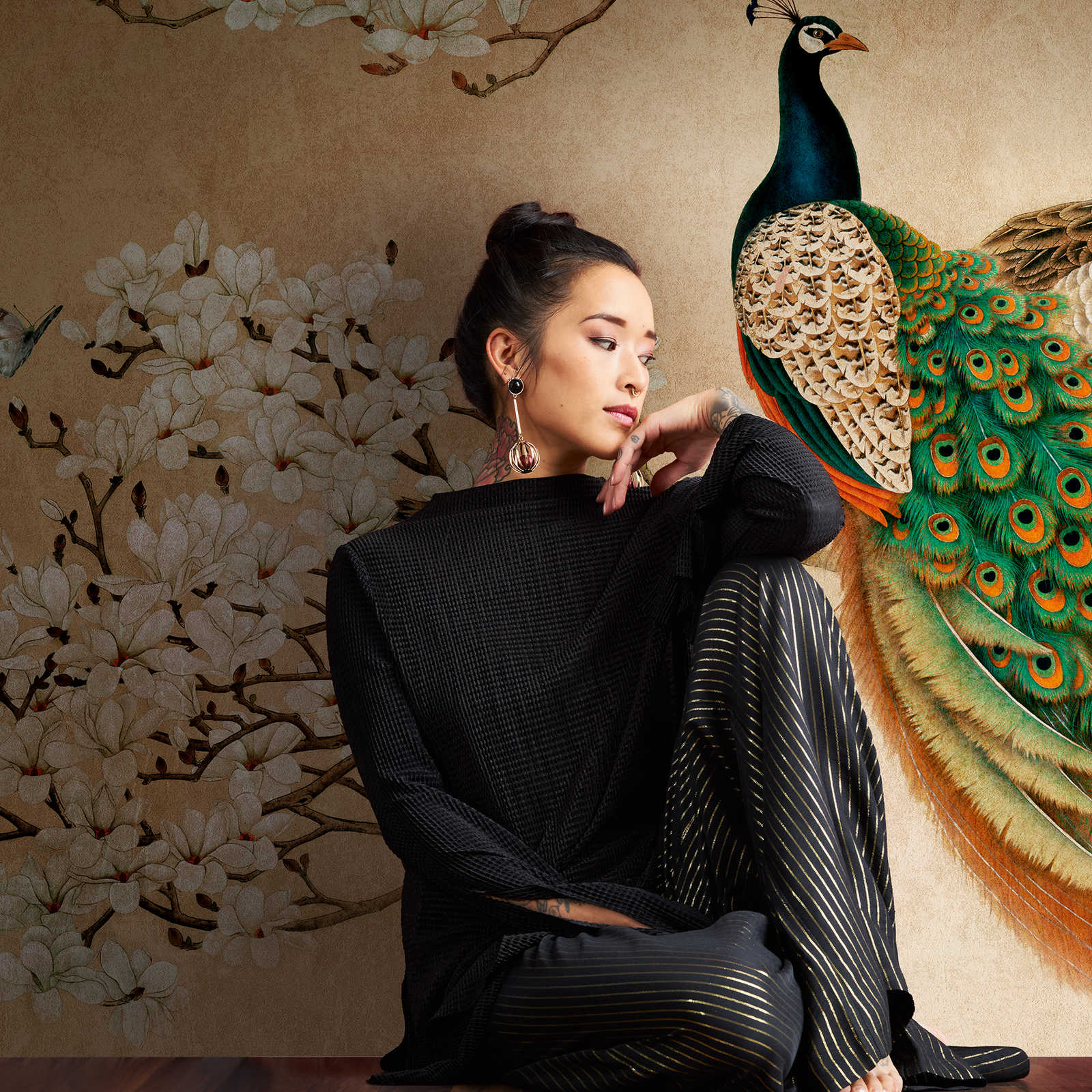         behang nieuwigheid - kersenbloesem & pauwenmotief behang in Aziatische stijl
    