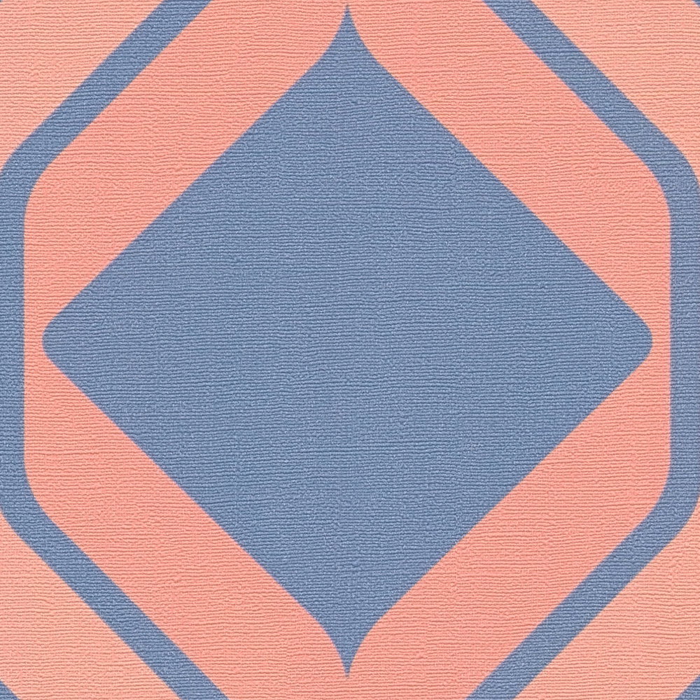             Abstraktes Rauten Muster im Retro Stil – Blau, Rot, Rosa
        