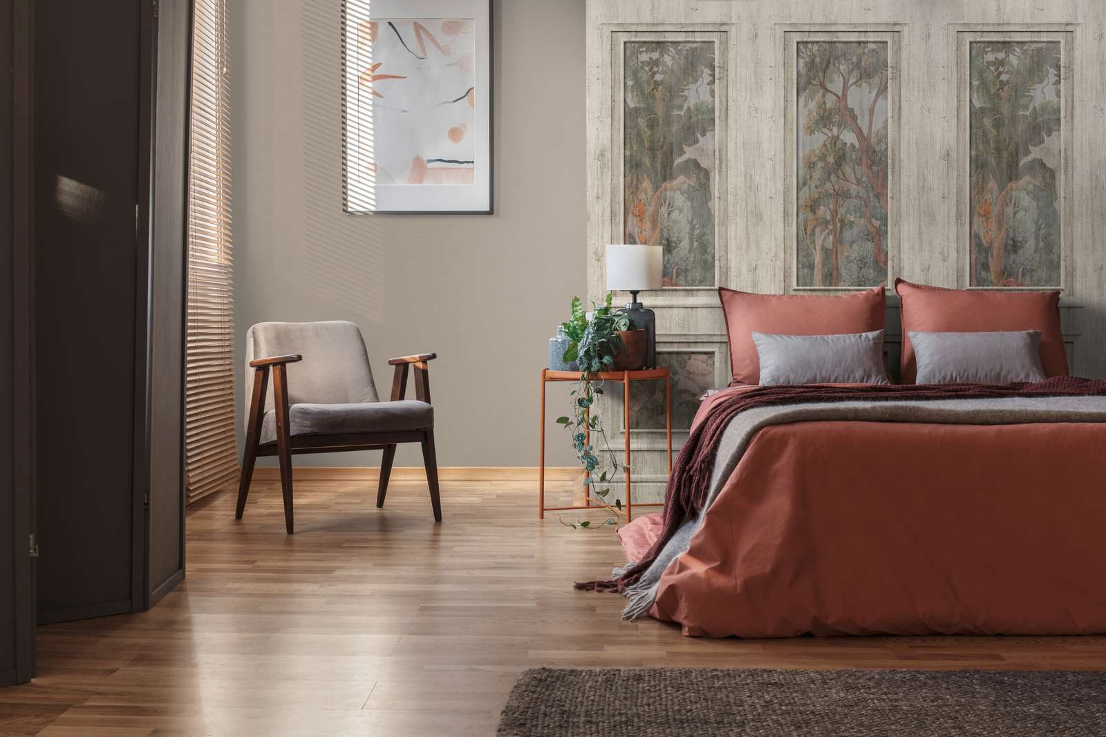             Vlies-Motivtapete mit Kassetierung und Waldmotiv im Vintage Look – Grau, Beige
        