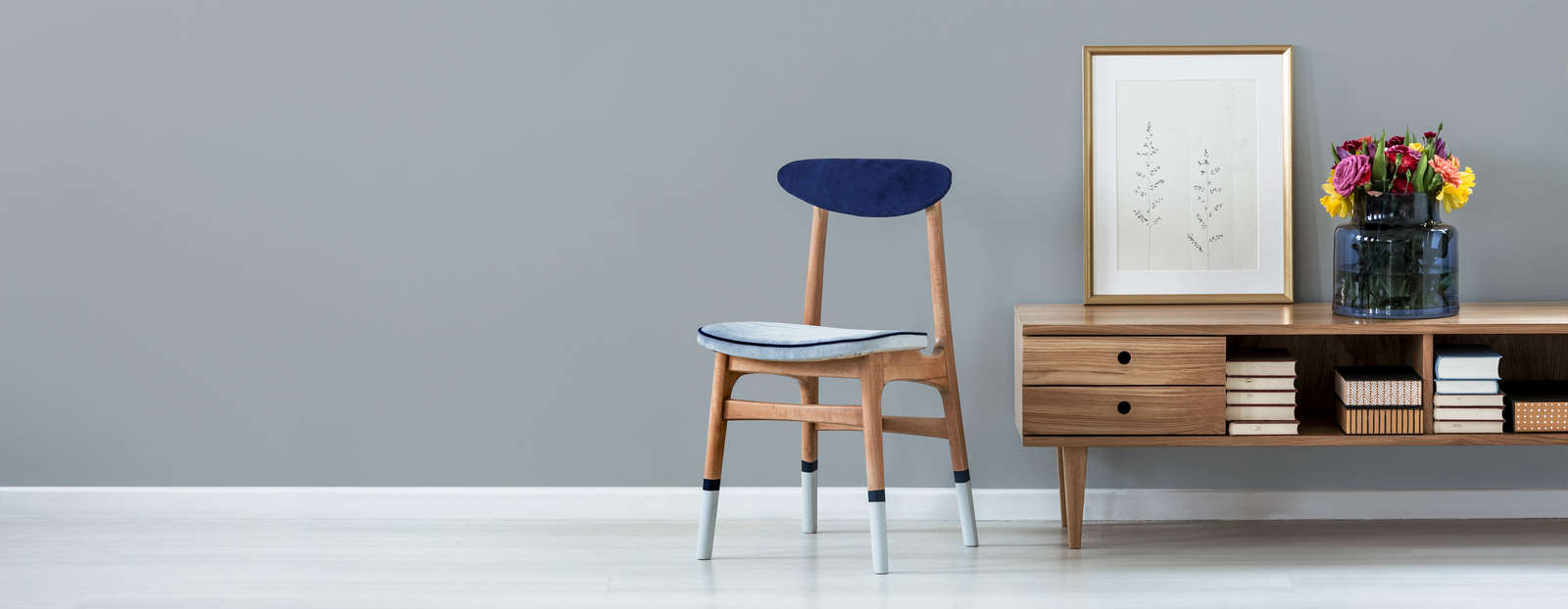 stuhl, Holzstuhl, blaue Polsterung, Mid-Century, Seitenboard