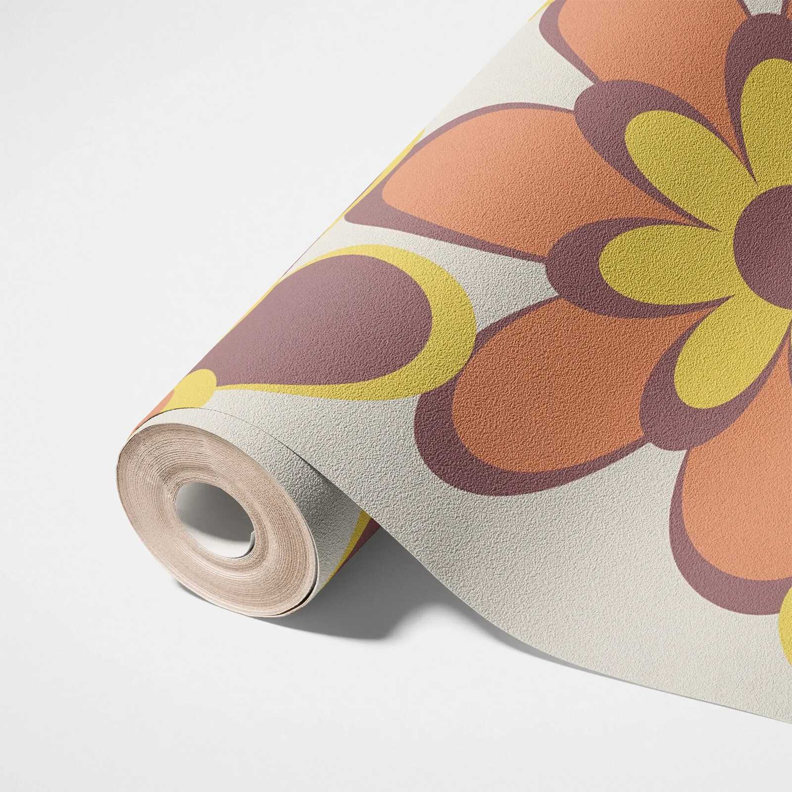             Retro Tapete 70er Blumenmuster – Orange, Gelb, Braun
        
