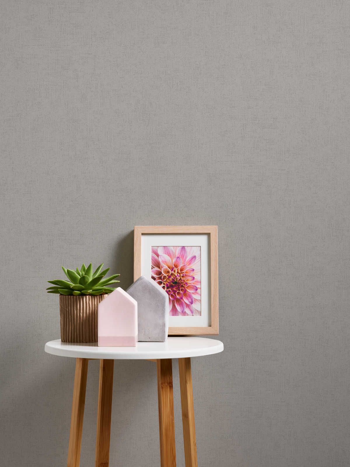             Glänzende Vliestapeten Greige mit Strukturdesign – Grau, Metallic
        