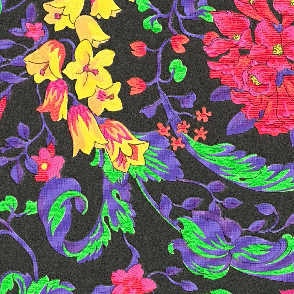             Florale VERSACE Tapete Ornamente in Neonfarben – Bunt
        