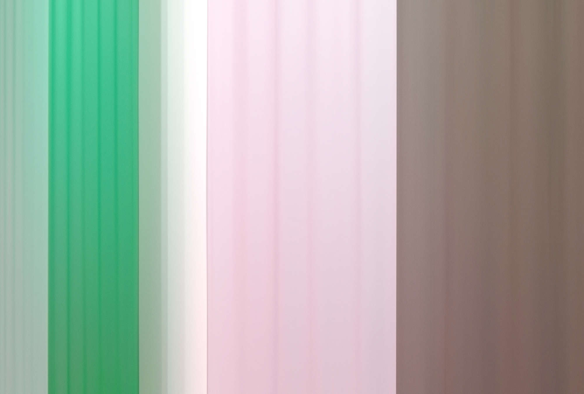             Fototapete »co-colores 1« - Farbverlauf mit Streifen – Grün Rosa, Braun | Glattes, leicht glänzendes Premiumvlies
        