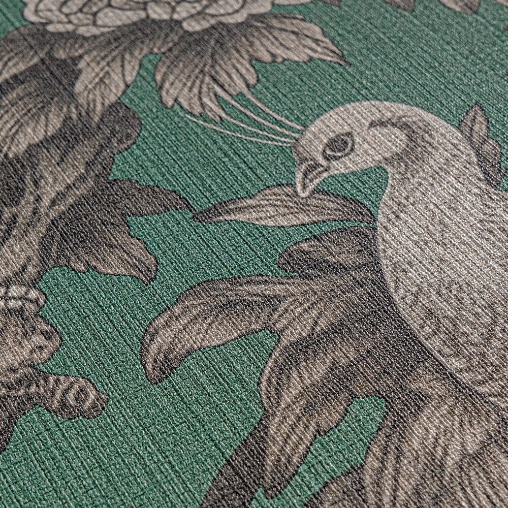             Blumenmuster mit Vögeln im englischen Landhausstil als Vliestapete von MICHALSKY – Grau, Grün, Schwarz
        