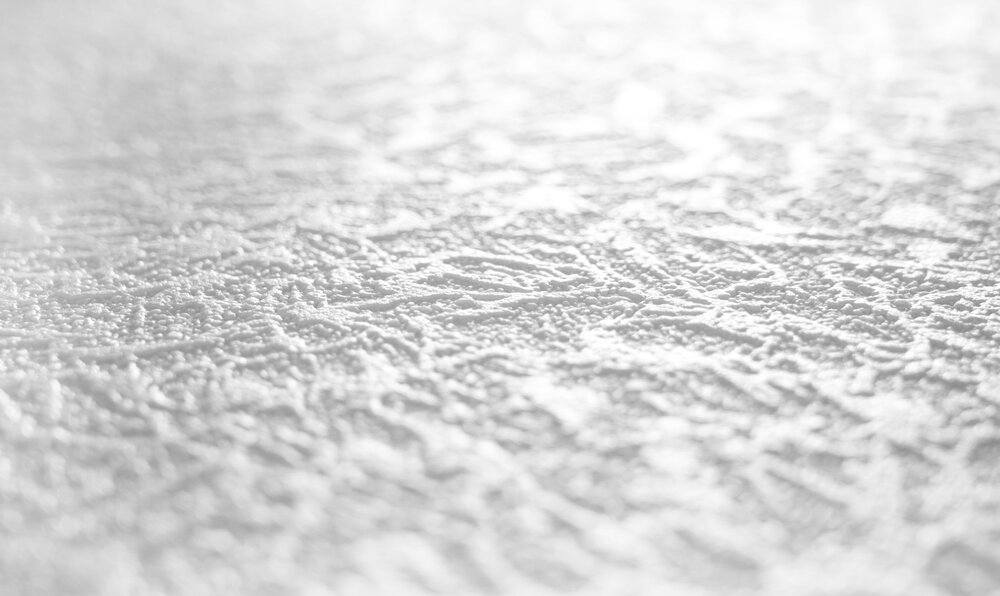Structured wallpaper with natural texture effect - white