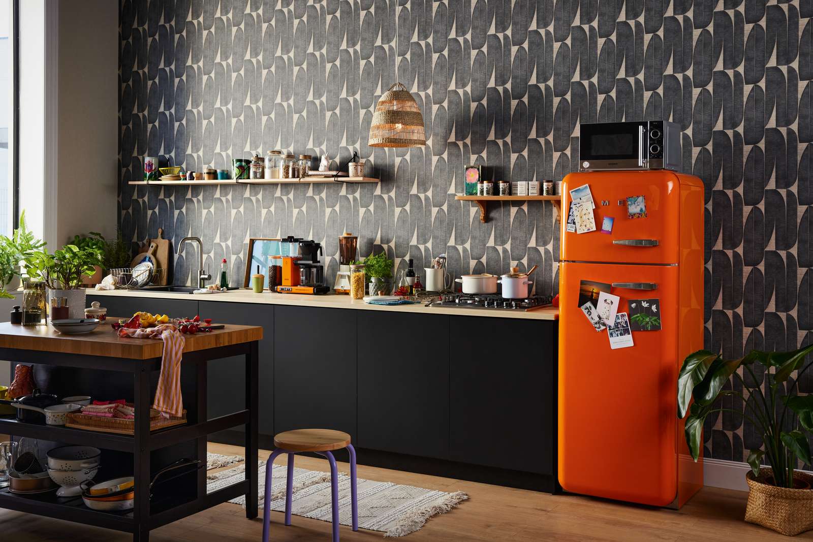             Vliestapete mit geometrischer Bemusterung in Blatt Optik – Beige, Schwarz
        