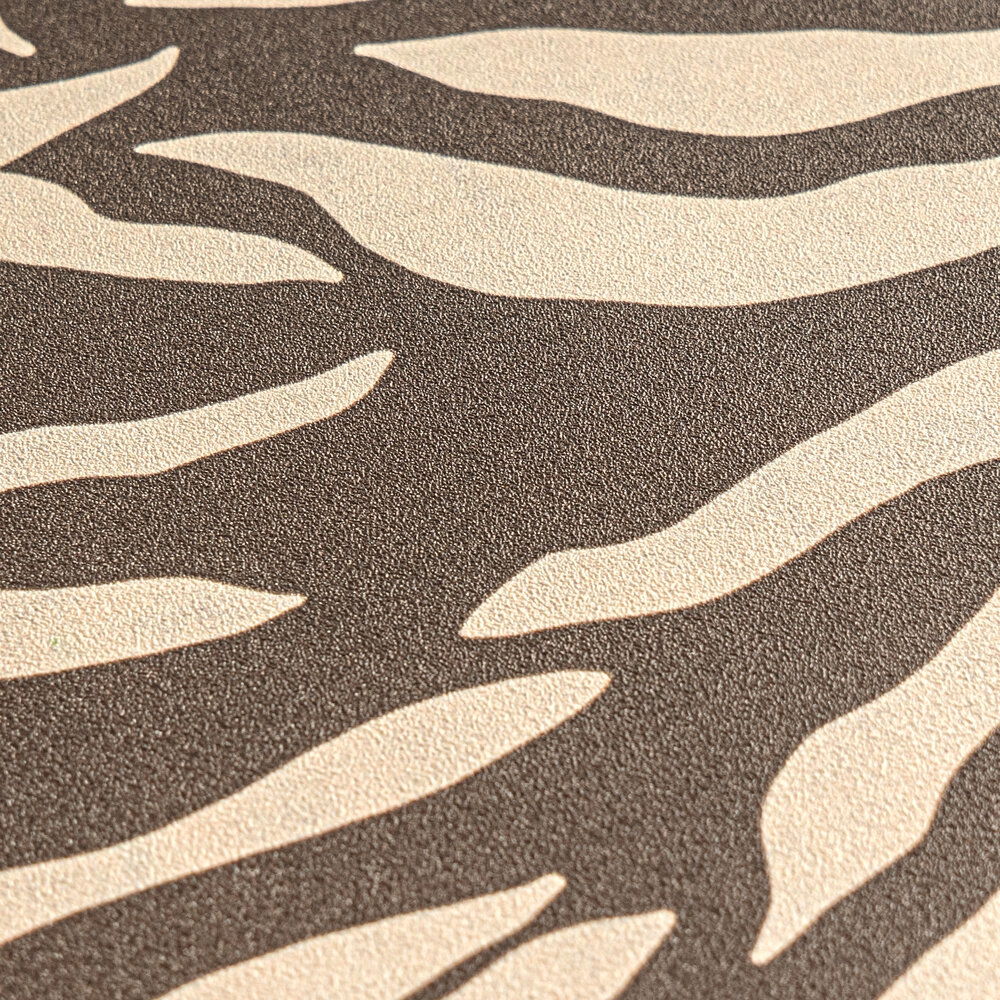             Moderne Vliestapete mit ausdrucksstarkem Zebramuster, leichte Struktur – Braun, Beige
        