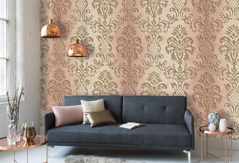             Fototapete – Dekorative Damast Ornamente in Vliesoptik – Beige, Rot
        