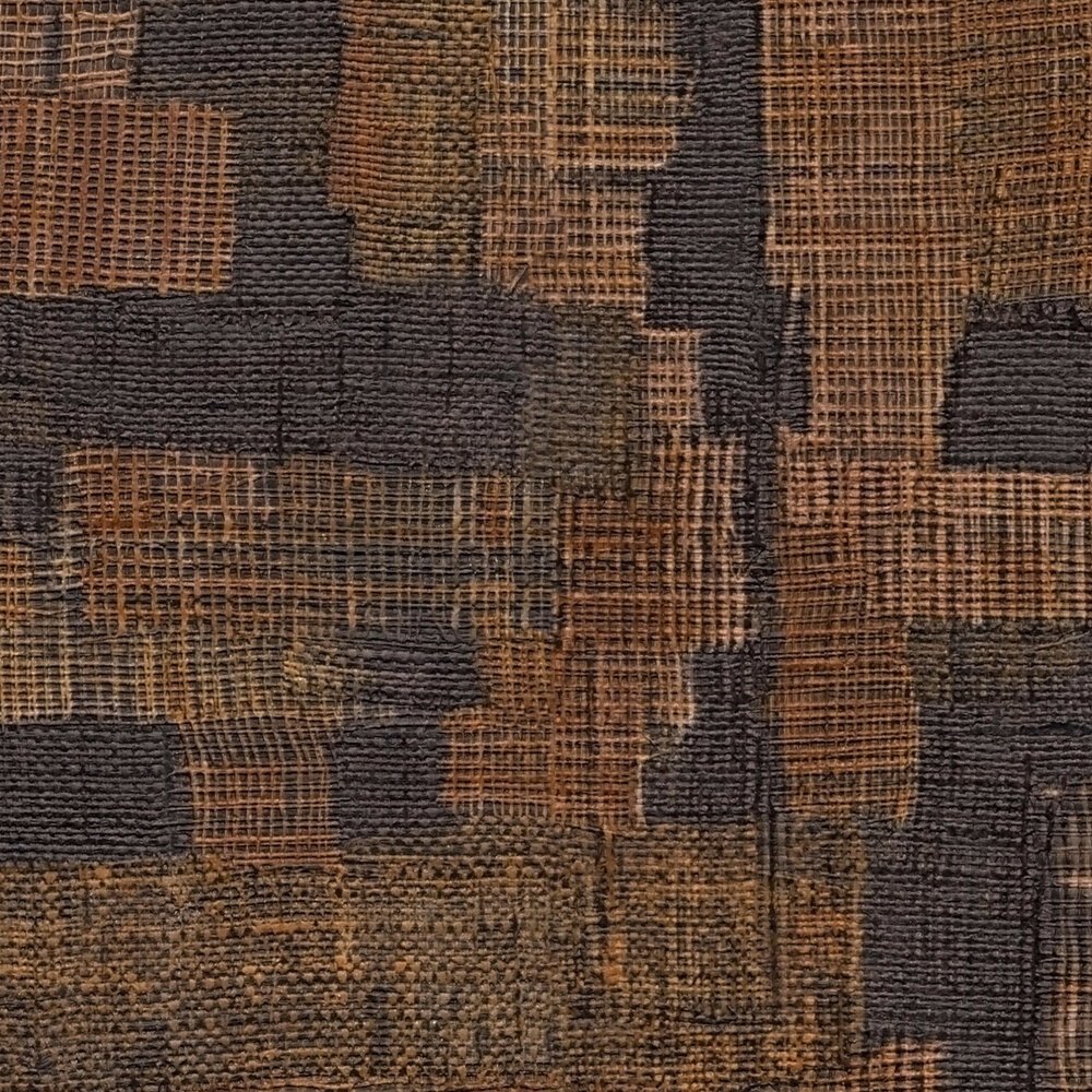 Markante und dunkle Vliestapete mit geometrischem Holzmuster, feine Oberflächenstruktur – Braun, Schwarz
