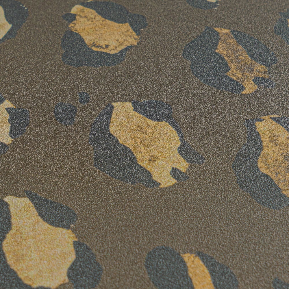             Dunkle Vliestapete mit markantem Leopardenmotiv, einfach strukturiert – Braun, Beige
        