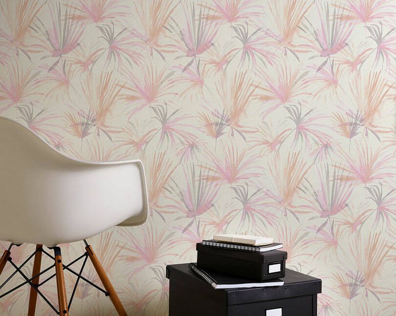 Papier peint floral motif feuilles dans une chambre d'amis, design rose pastel AS366241