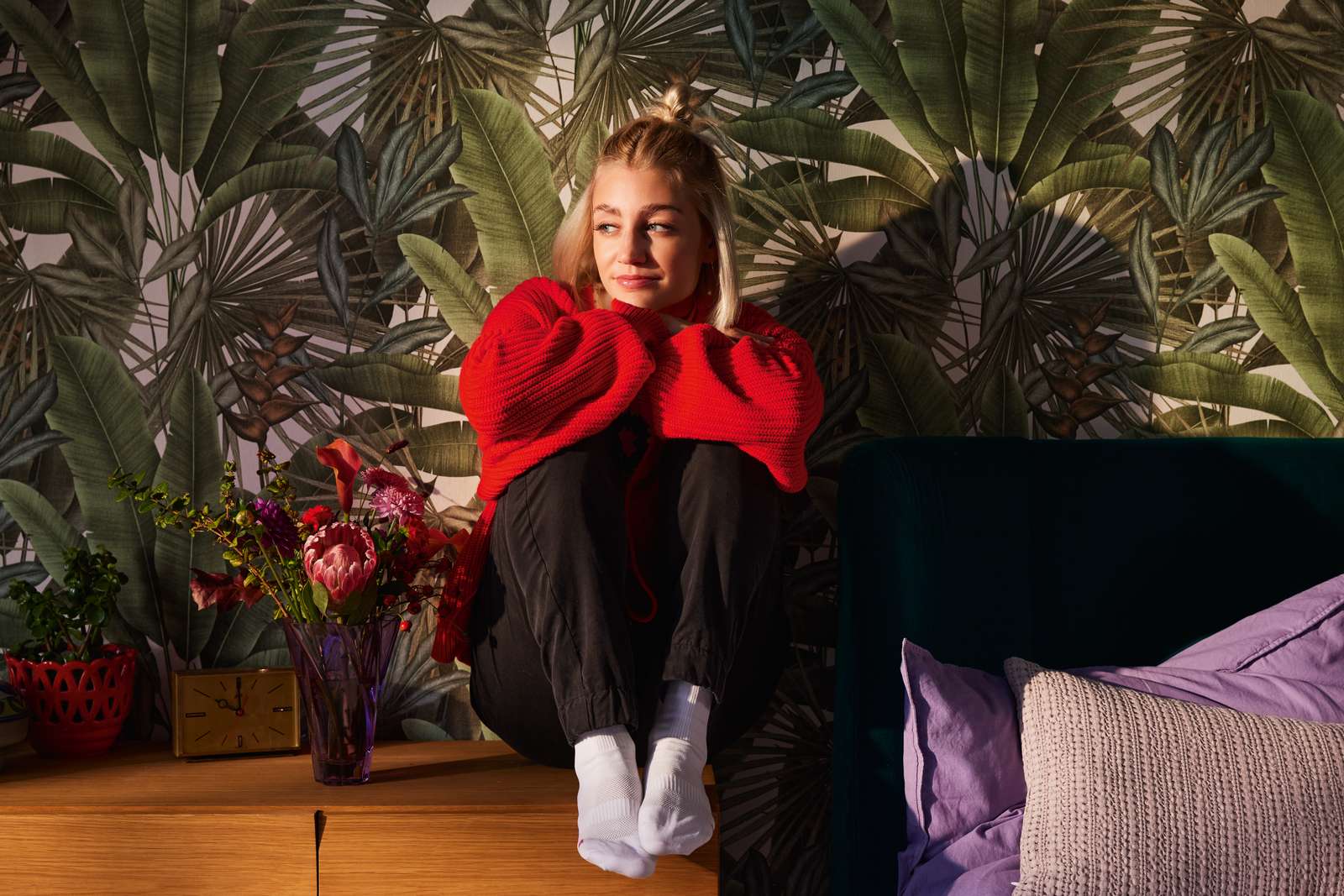             Florale Dschungeltapete leicht strukturiert mit großen Blättern – Grün, Weiß, Beige
        