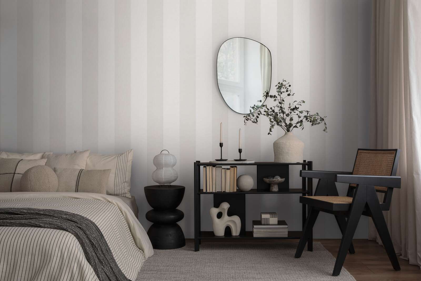 Strukturierte Vliestapete mit breiten Streifen – Creme, Beige