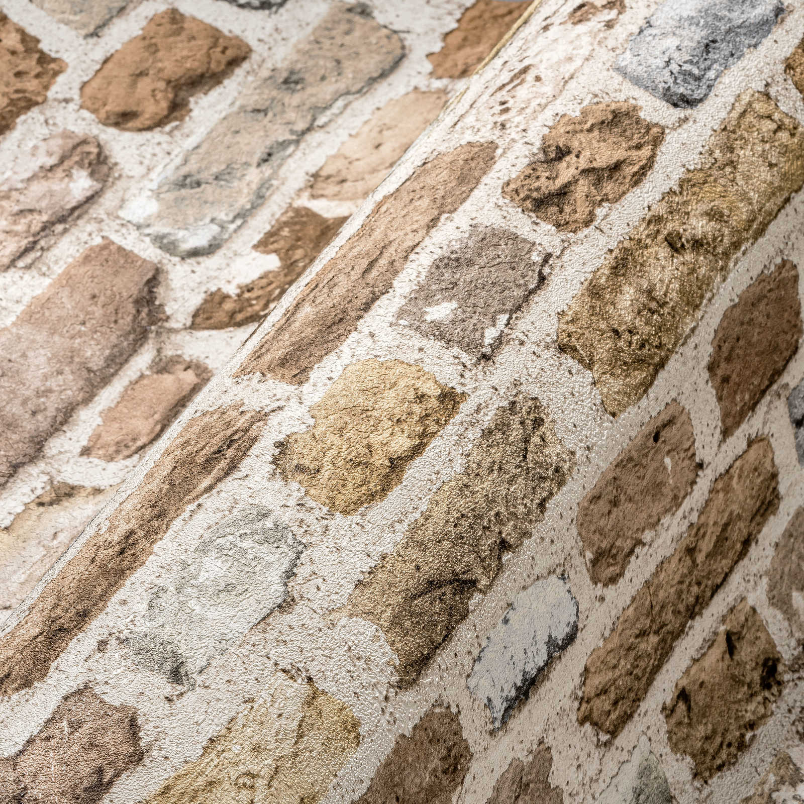             Braune Steintapete mit Ziegelmaueroptik – Braun, Grau
        