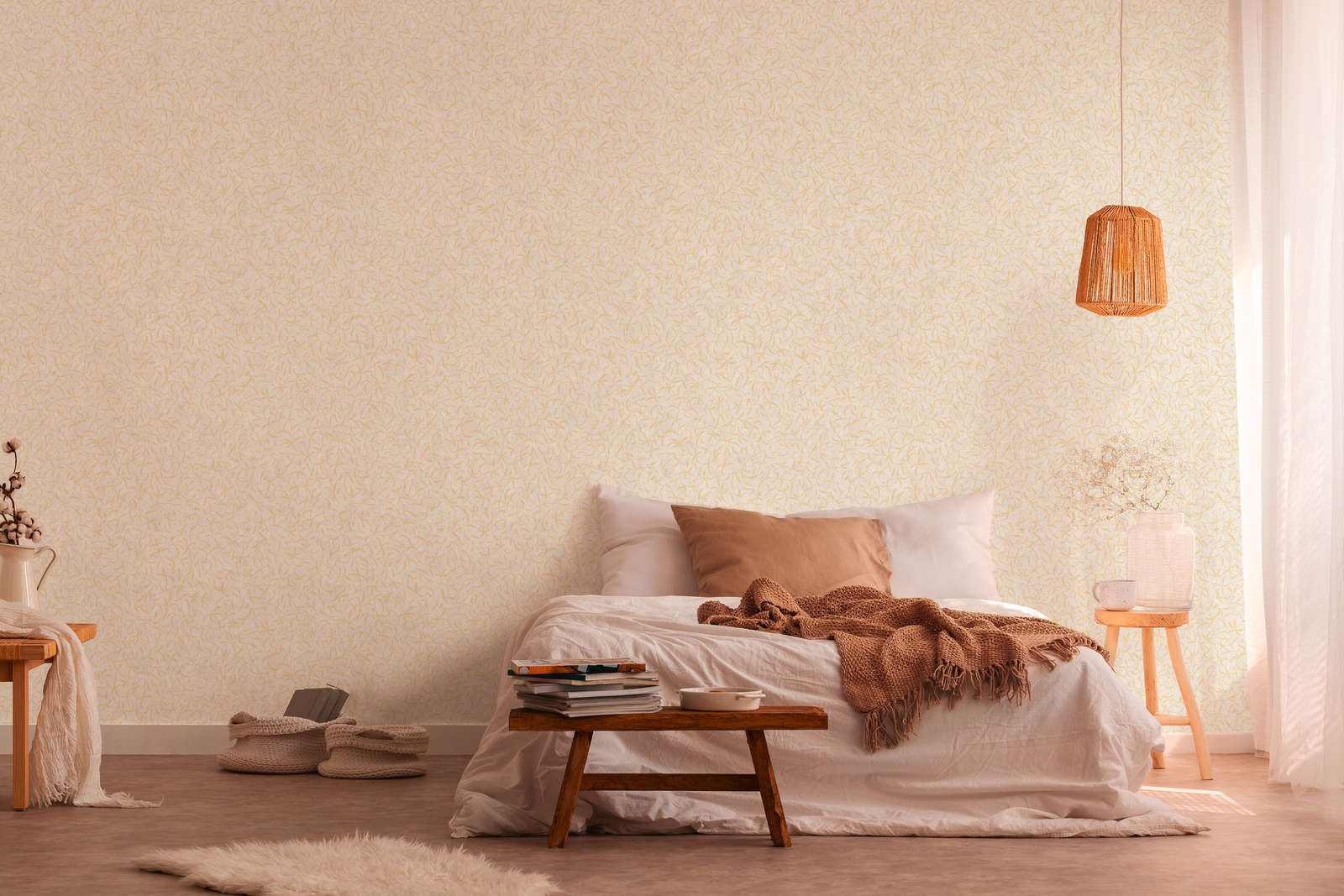 Vliestapete mit Zweigen und Blüten – Creme, Beige, Gelb
