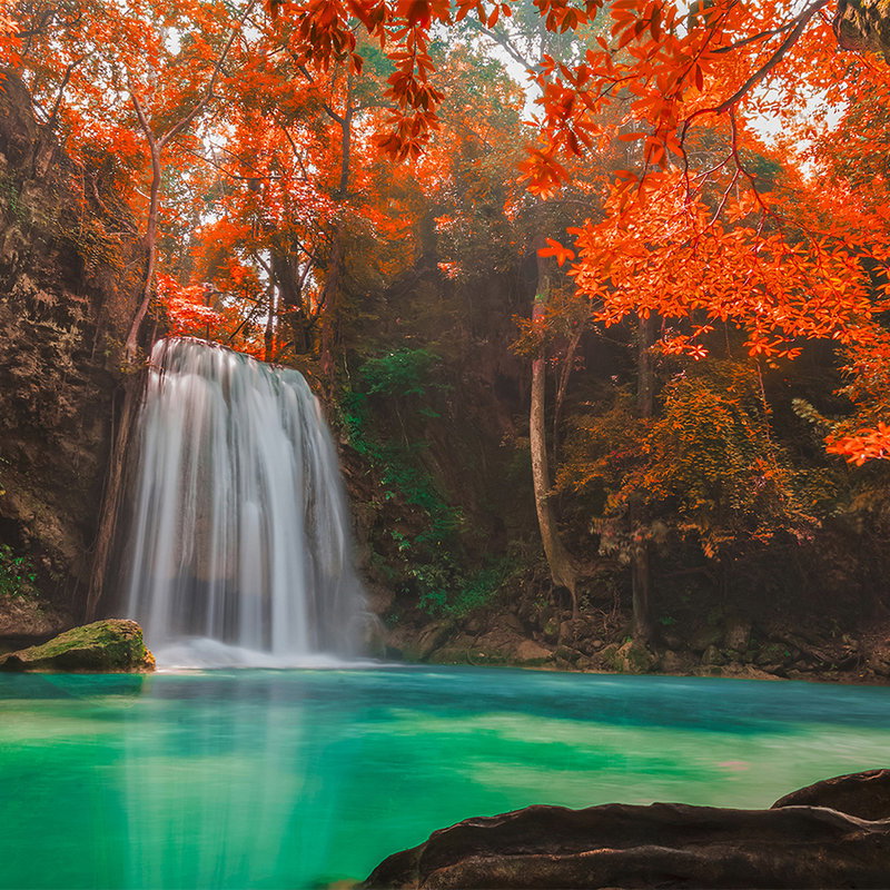 wasserfall, wasserfall-im-wald, türkis-grünes-wasser, herbstfarben, felsenkante