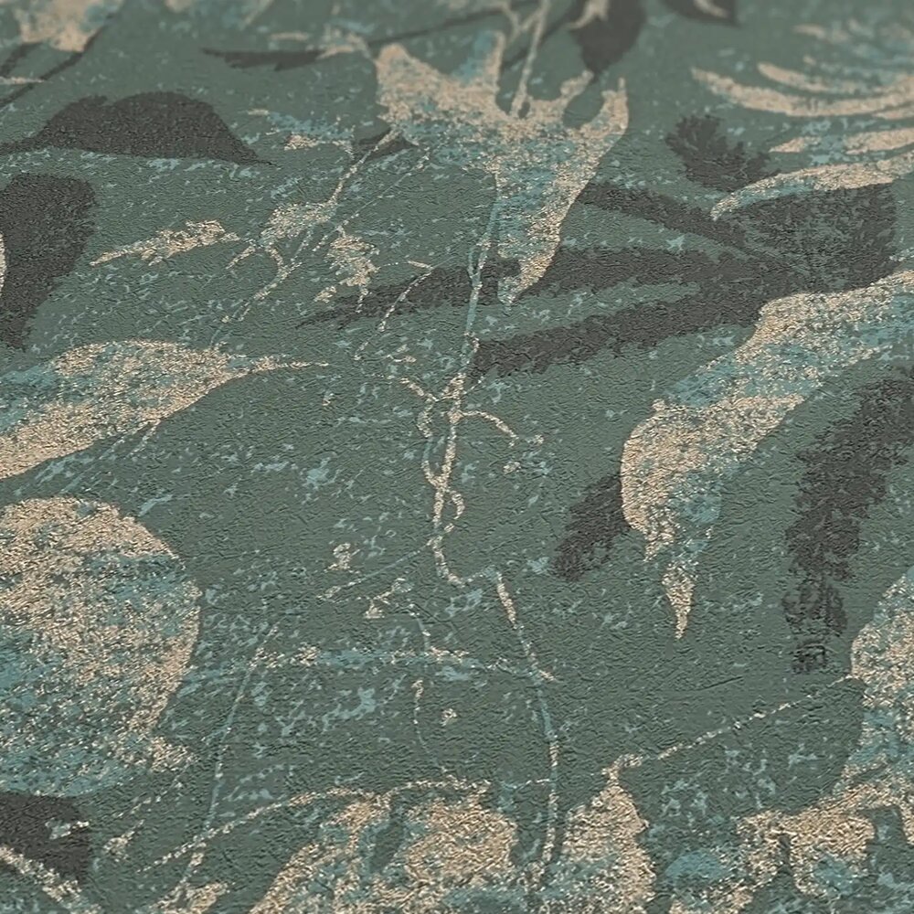 Lebendige Vliestapete mit Blättermotiv und feiner Struktur – Blau, Grün, Gold
