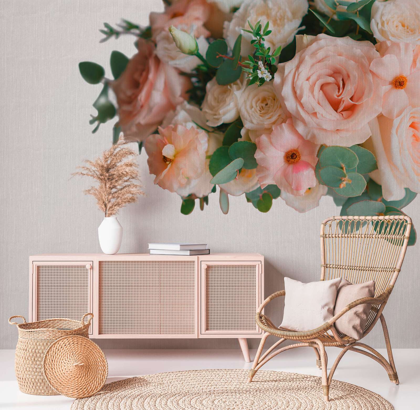             Fototapete Blumenbouquet aus Rosen und Eukalyptus – Rosa, Grün, Weiß
        