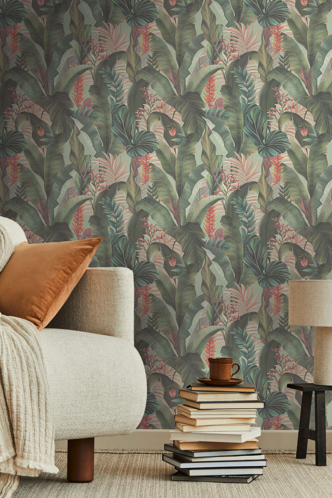             Florale Dschungeltapete mit Palmenblättern & Blüten strukturiert matt – Grün, Rosa, Rot
        