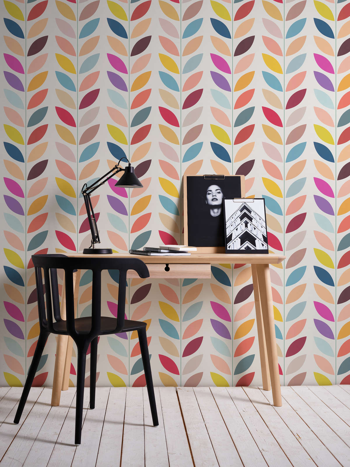             Retro vliesbehang met opvallend kleurrijk bladmotief - crème, veelkleurig
        