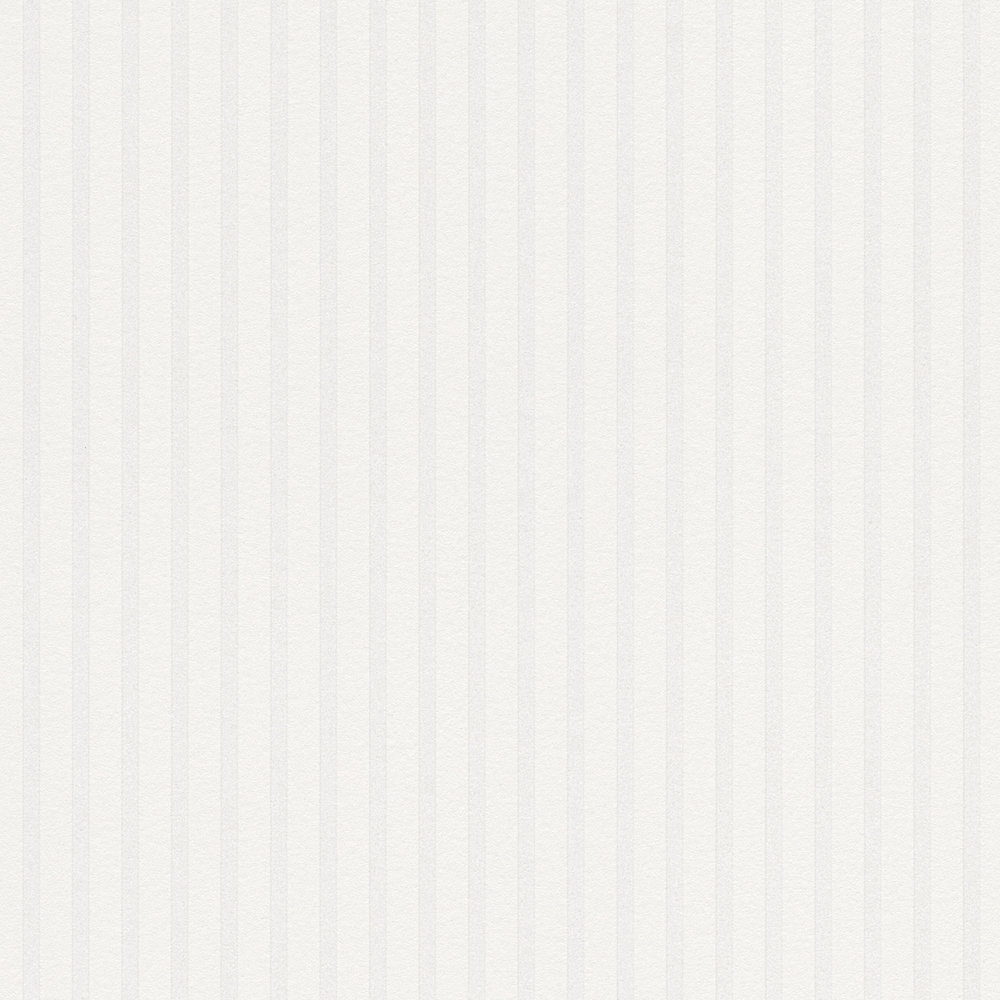             Schmal gestreifte Tapete in hellem Weiß – Weiß, Beige
        