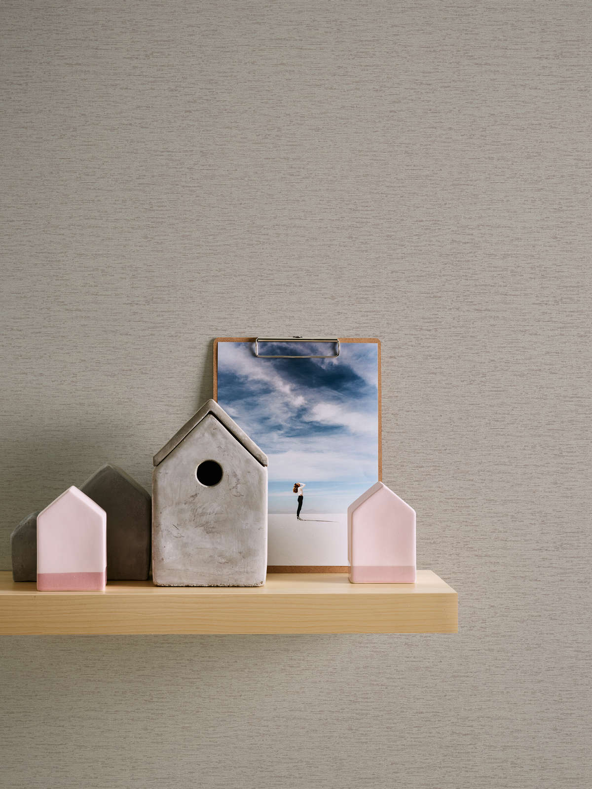             Vliestapete einfarbig mit Gewebestruktur, matt – Taupe
        