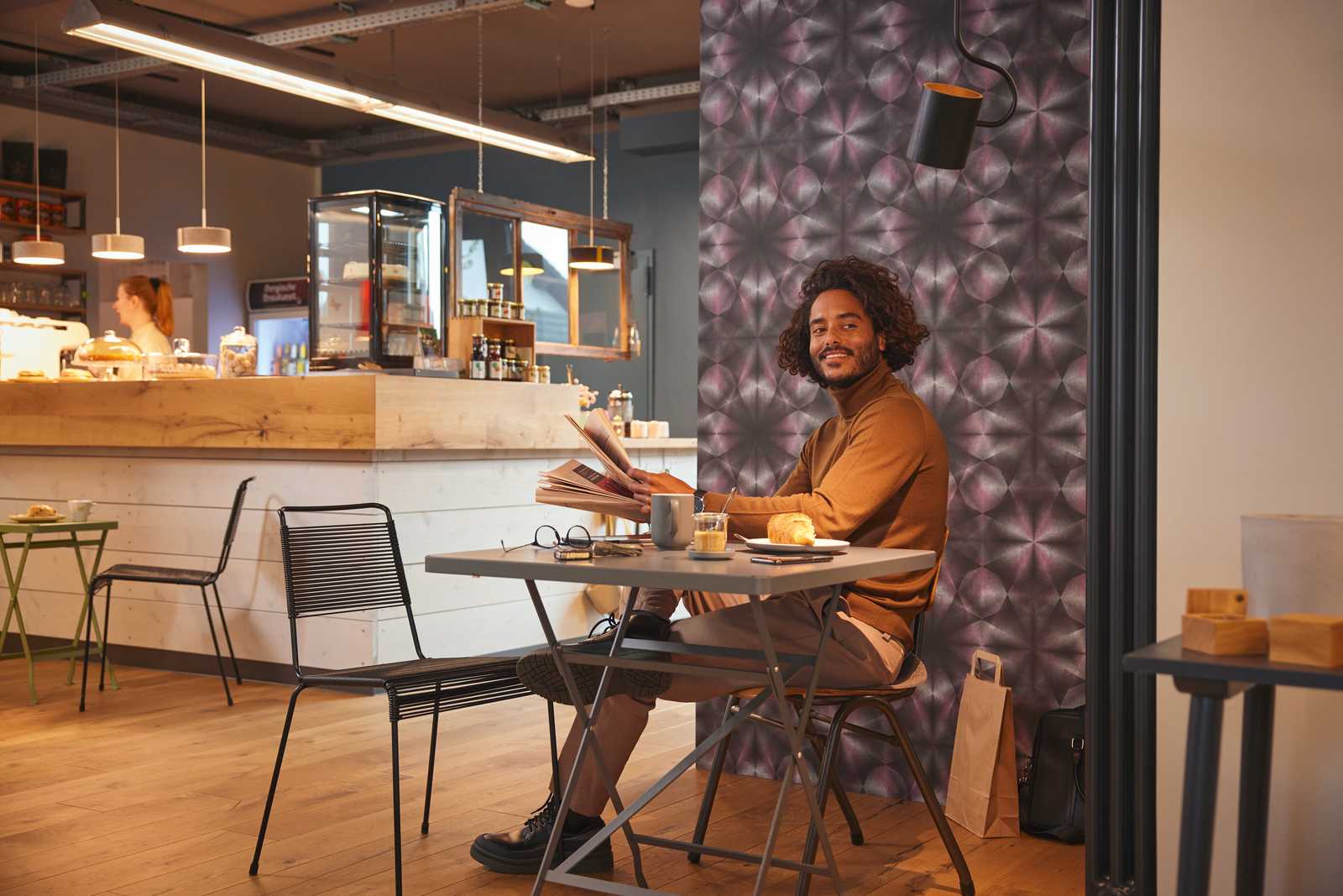             Design Tapete mit Betonoptik & Grafikmuster – Lila, Grau, Schwarz
        